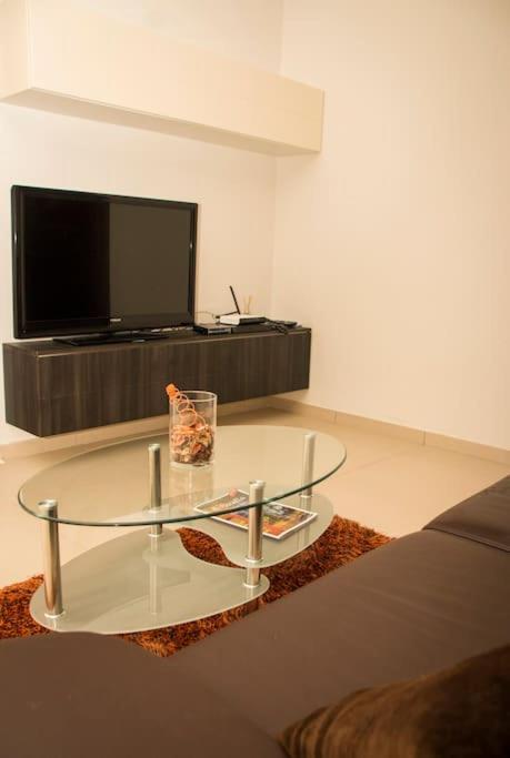 Sunny 2 Bedroom, 2 Bathrooms, Seaside Apt. Sliema Luaran gambar
