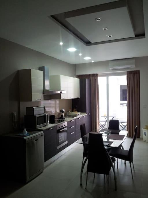 Sunny 2 Bedroom, 2 Bathrooms, Seaside Apt. Sliema Luaran gambar