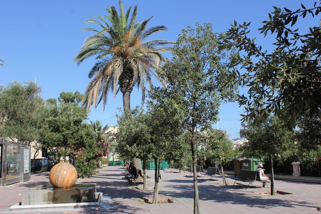 Sunny 2 Bedroom, 2 Bathrooms, Seaside Apt. Sliema Luaran gambar