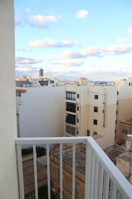 Sunny 2 Bedroom, 2 Bathrooms, Seaside Apt. Sliema Luaran gambar