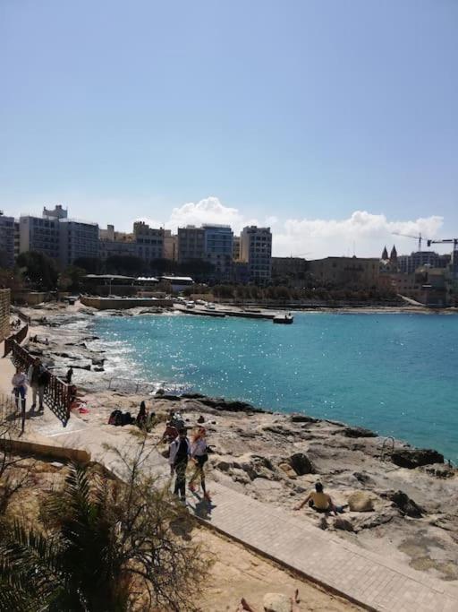 Sunny 2 Bedroom, 2 Bathrooms, Seaside Apt. Sliema Luaran gambar
