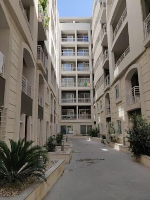 Sunny 2 Bedroom, 2 Bathrooms, Seaside Apt. Sliema Luaran gambar
