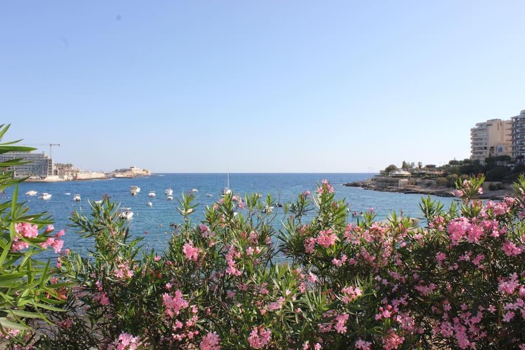 Sunny 2 Bedroom, 2 Bathrooms, Seaside Apt. Sliema Luaran gambar