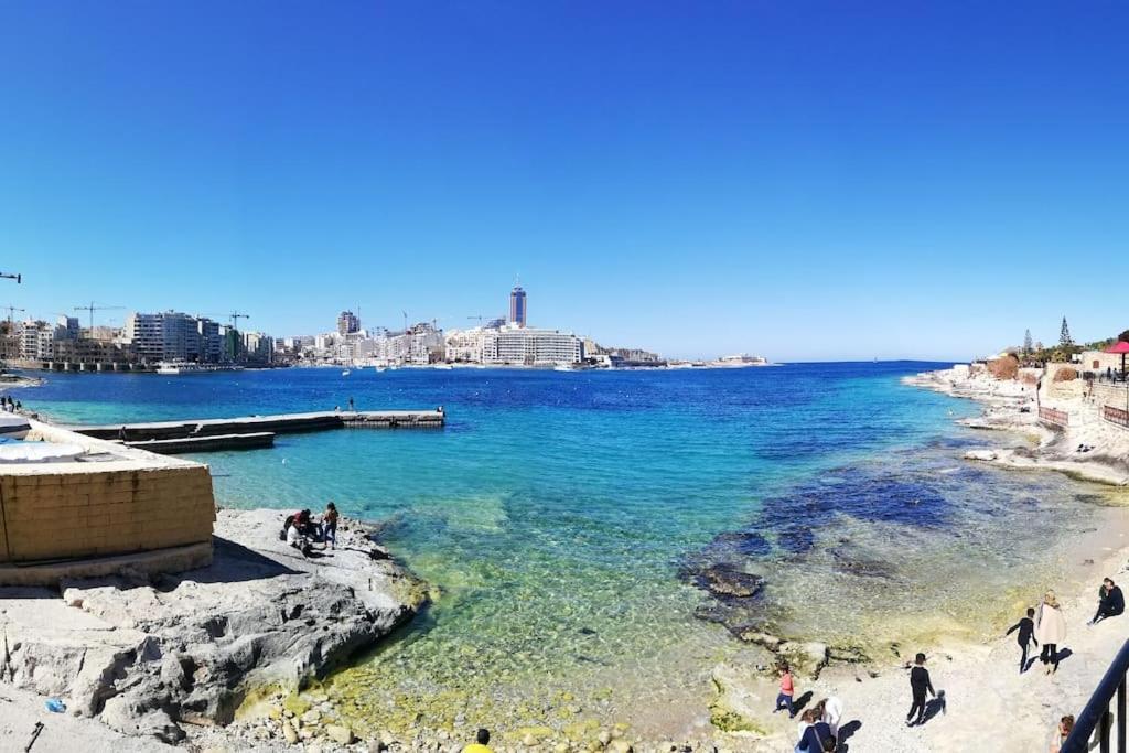 Sunny 2 Bedroom, 2 Bathrooms, Seaside Apt. Sliema Luaran gambar