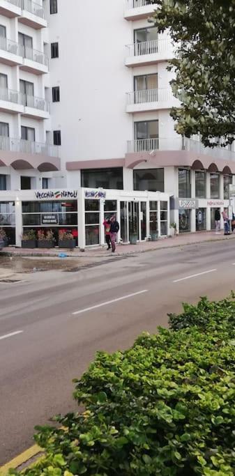 Sunny 2 Bedroom, 2 Bathrooms, Seaside Apt. Sliema Luaran gambar